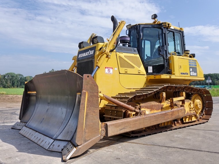 bulldozer komatsu vs bulldozer liebherr