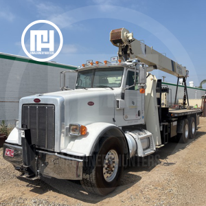 Grúa Titán 2011 con pluma National 800D de 23 toneladas, montada sobre camión Peterbilt 367 con motor Cummins ISX.