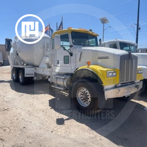 Trompo Revolvedor McNeilus 2004 sobre camión Kenworth W900B con 10.5 yd de capacidad, motor Cummins y transmisión Eaton Fuller 8LL.