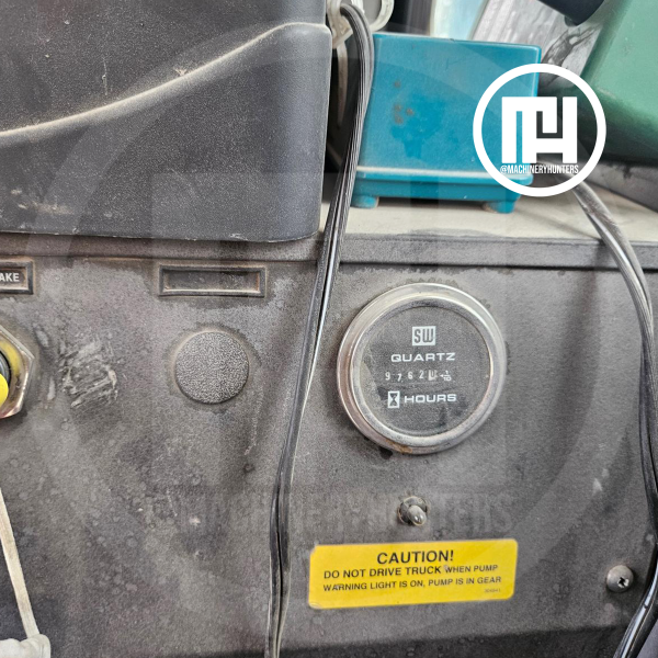 Camión Mack MR con bomba Schwing 32M usada importada