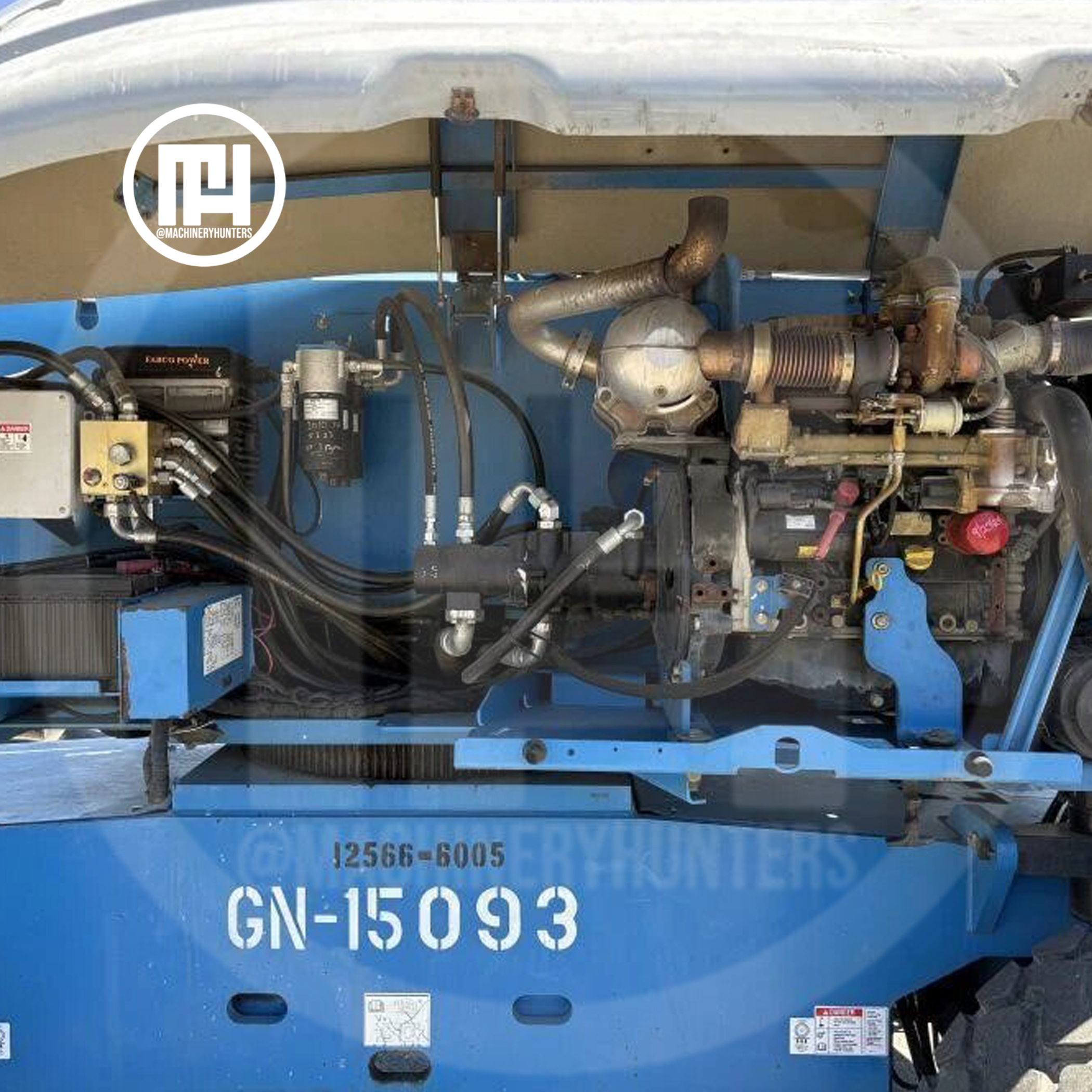 Motor diésel y componentes hidráulicos del Genie Z-80/60 2015.