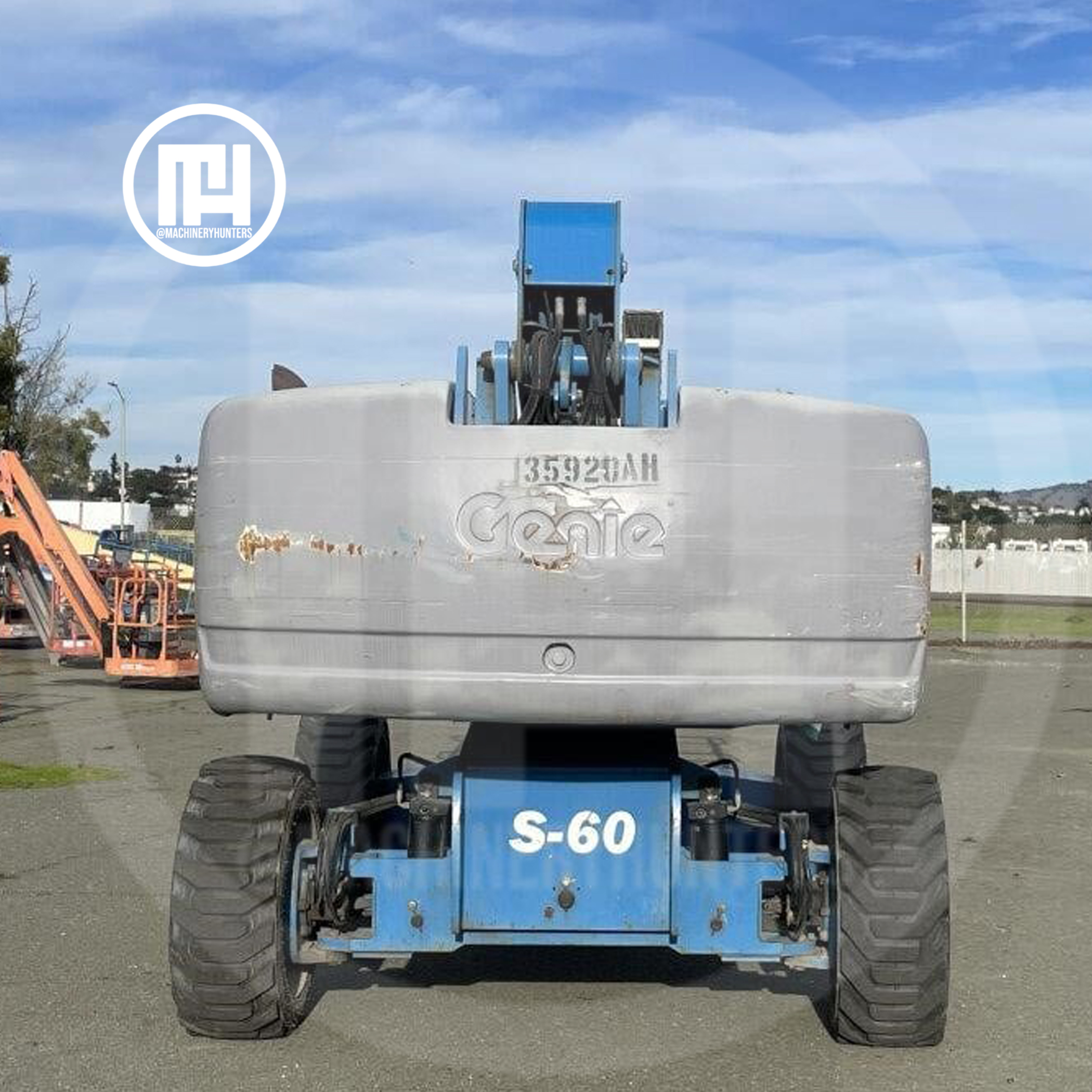 Vista trasera del elevador telescópico Genie S-60X 2014 mostrando estructura.