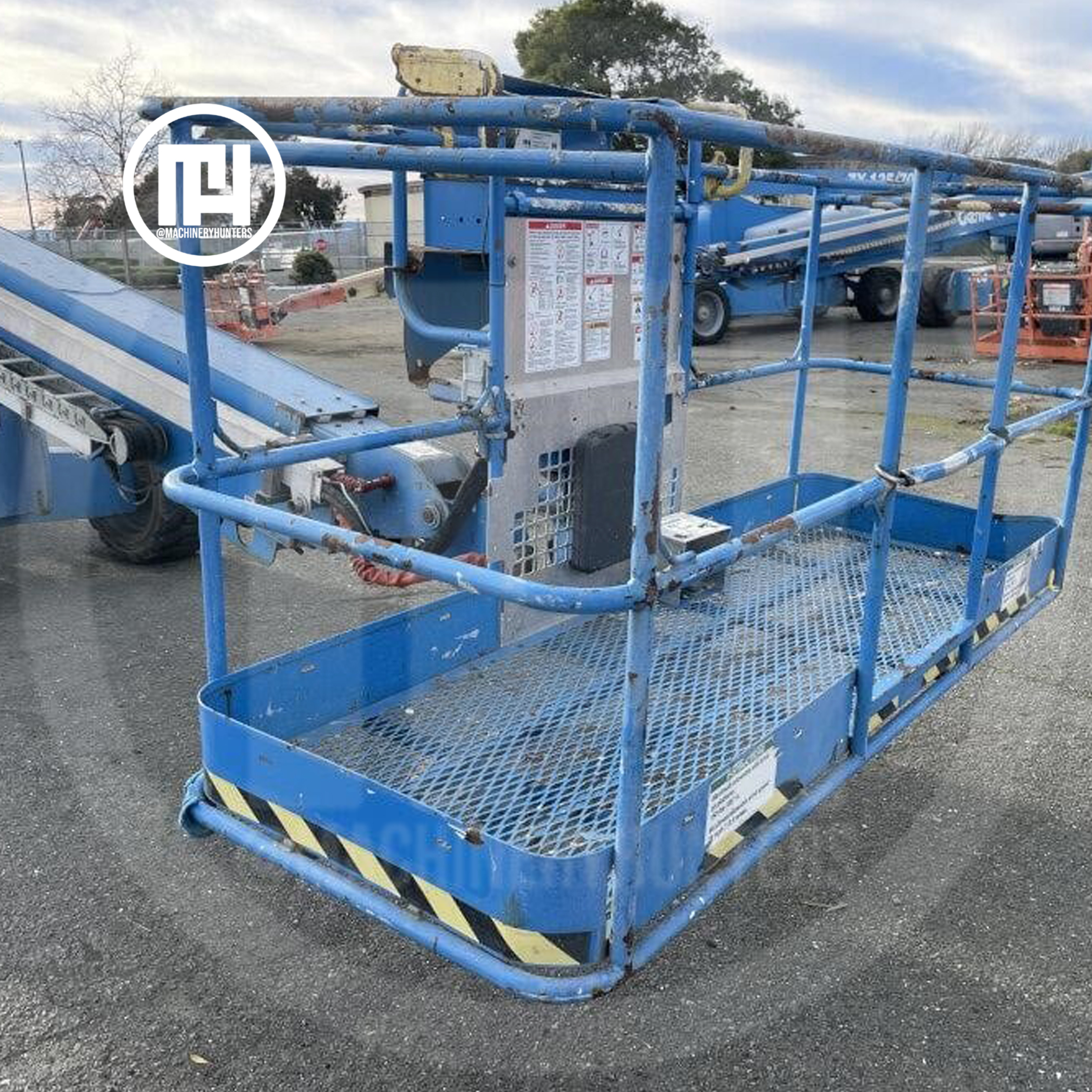 Plataforma del elevador telescópico Genie S-60X 2014 con controles integrados.