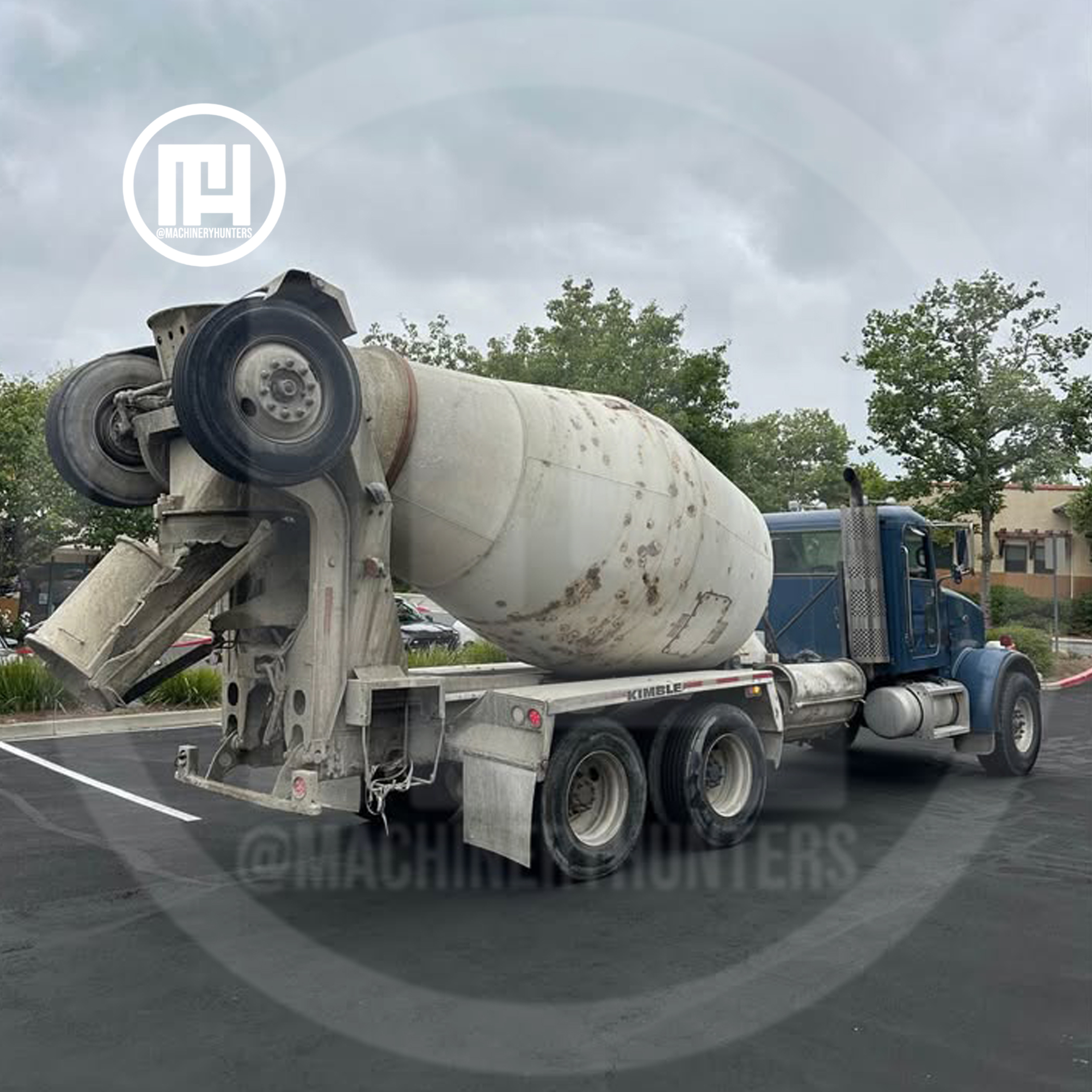 Trompo Revolvedor 2007 McNeilus en ángulo trasero con tambor elevado