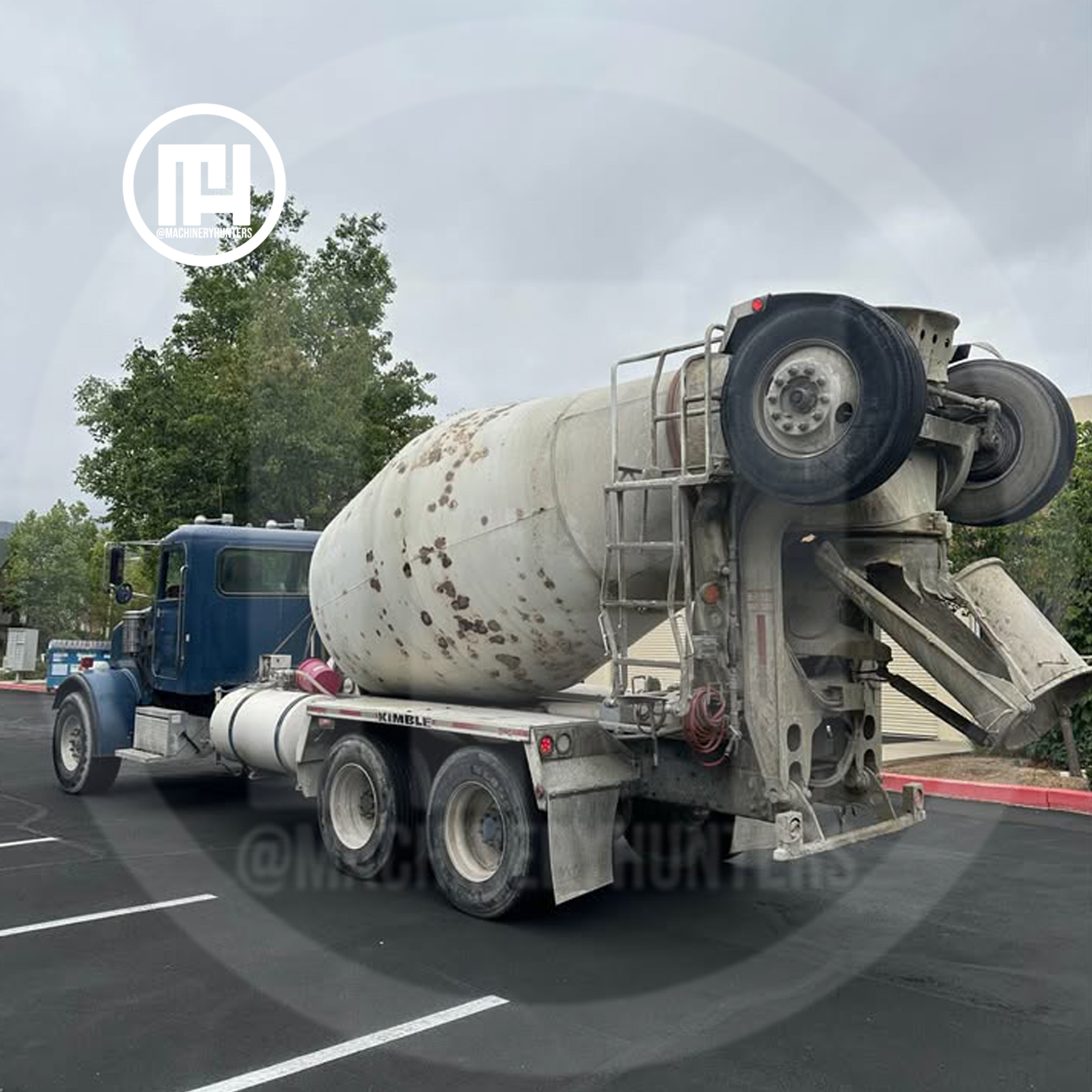 Trompo Revolvedor McNeilus 2007 con tambor de 10 yardas visto desde atrás