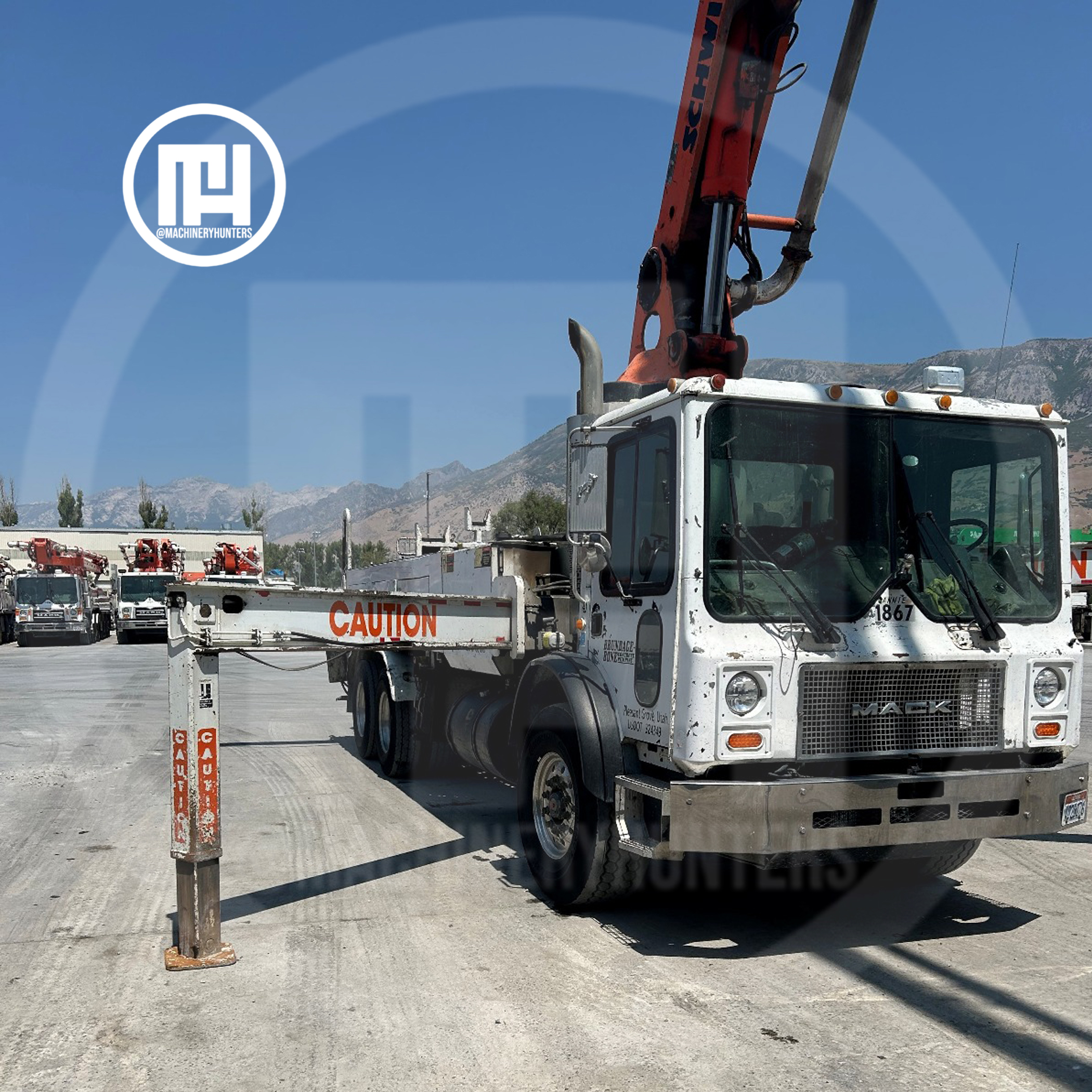 Lado de la bomba de concreto Mack Schwing KVM34X