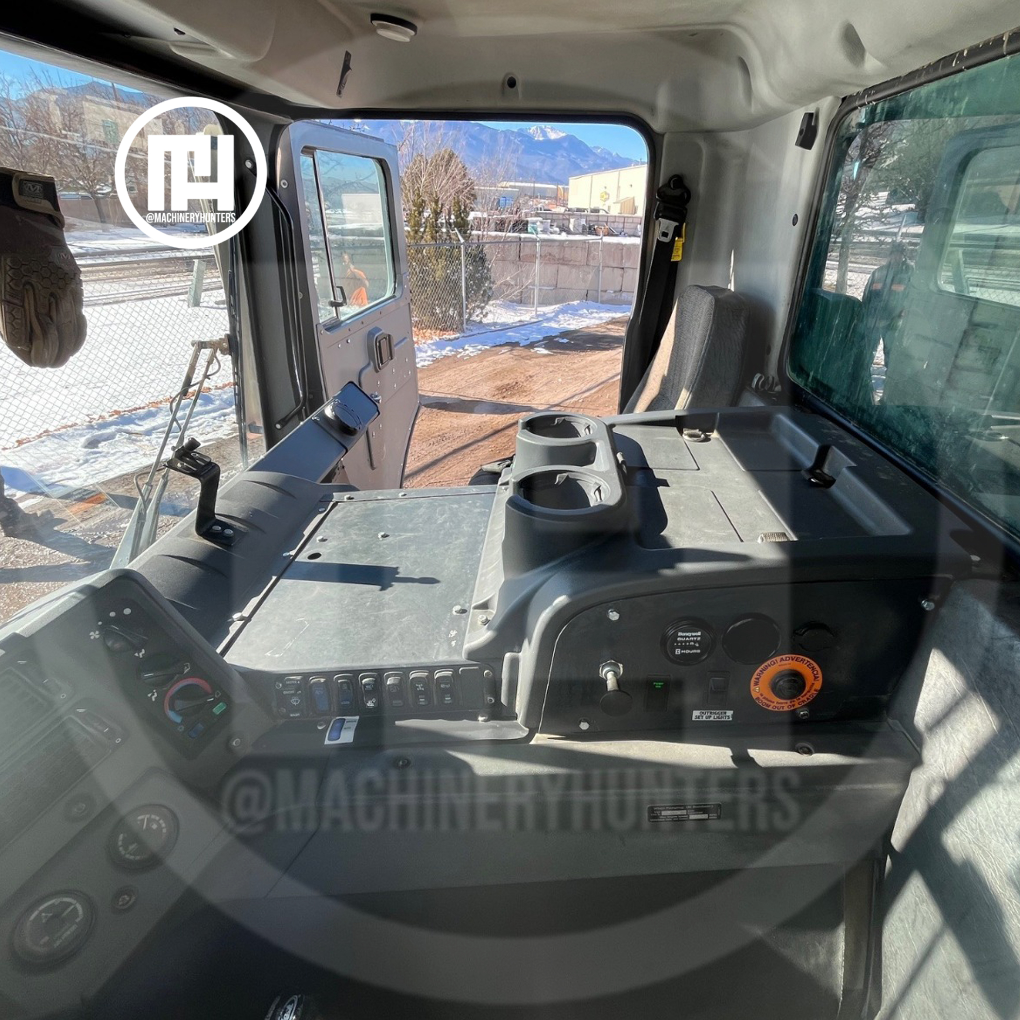 Cabina de conducción de la bomba de concreto Mack 2006