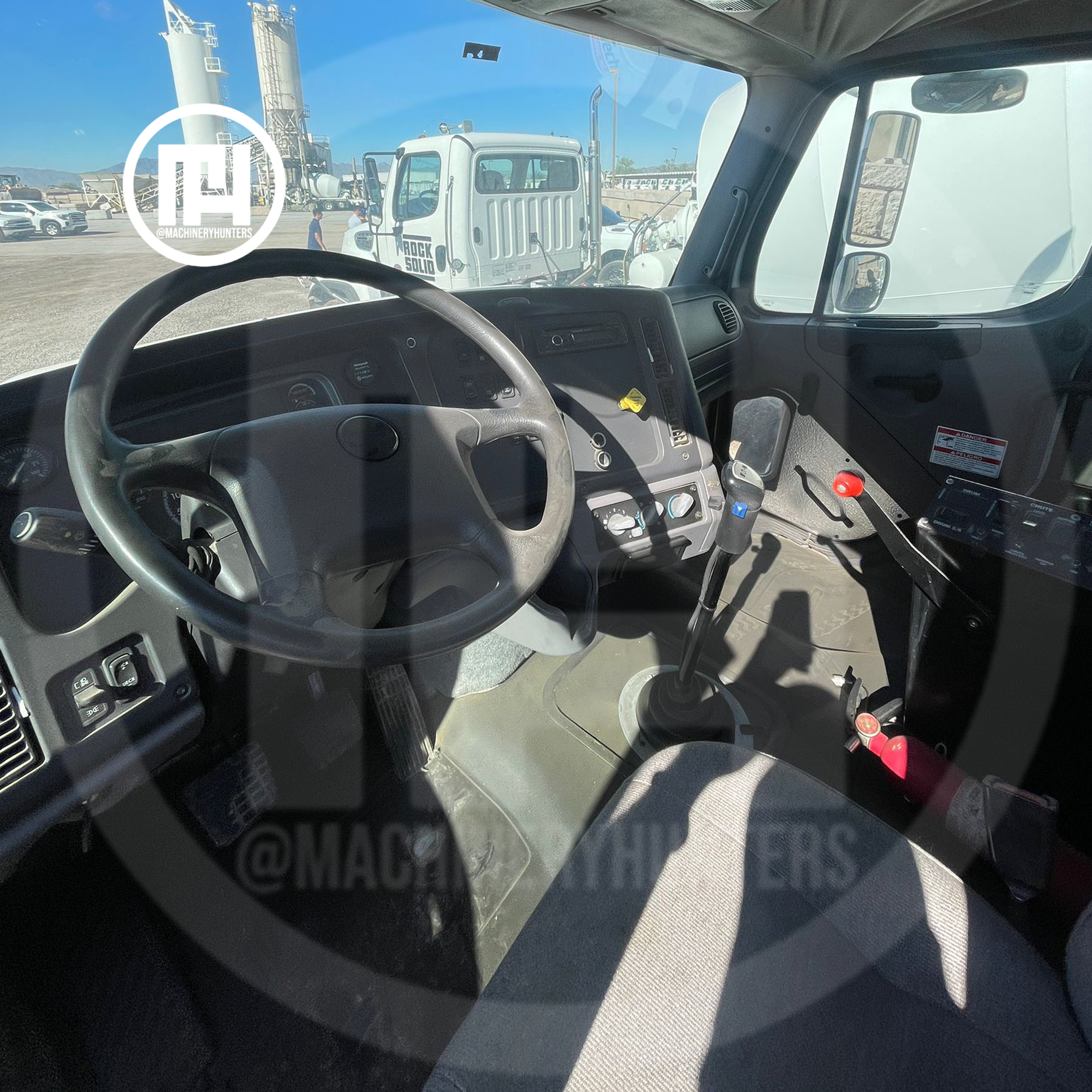 Cabina del trompo Freightliner 114SD 2017 con vista desde el operador