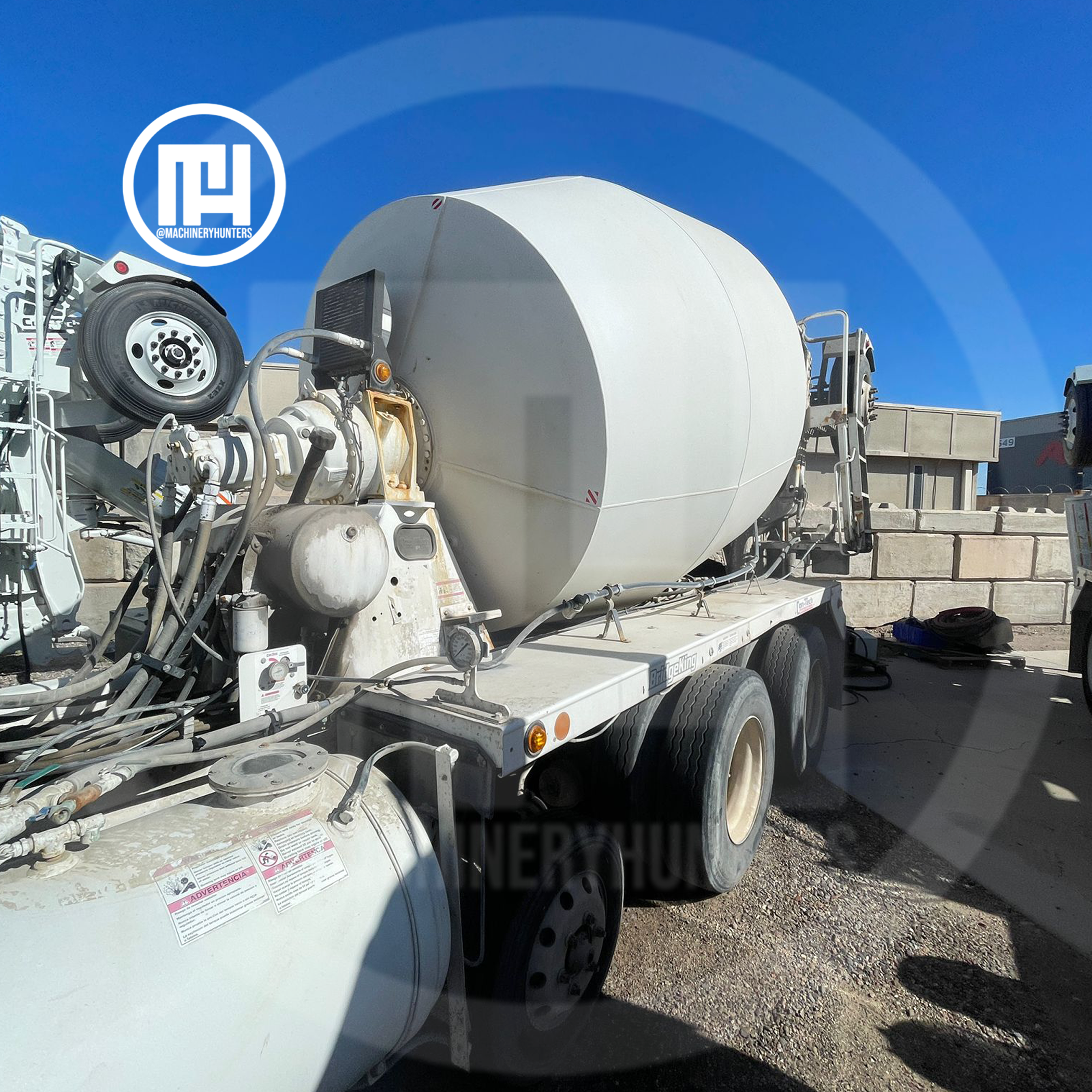 Trompo Freightliner 114SD con sistema hidráulico y tambor Con-Tech