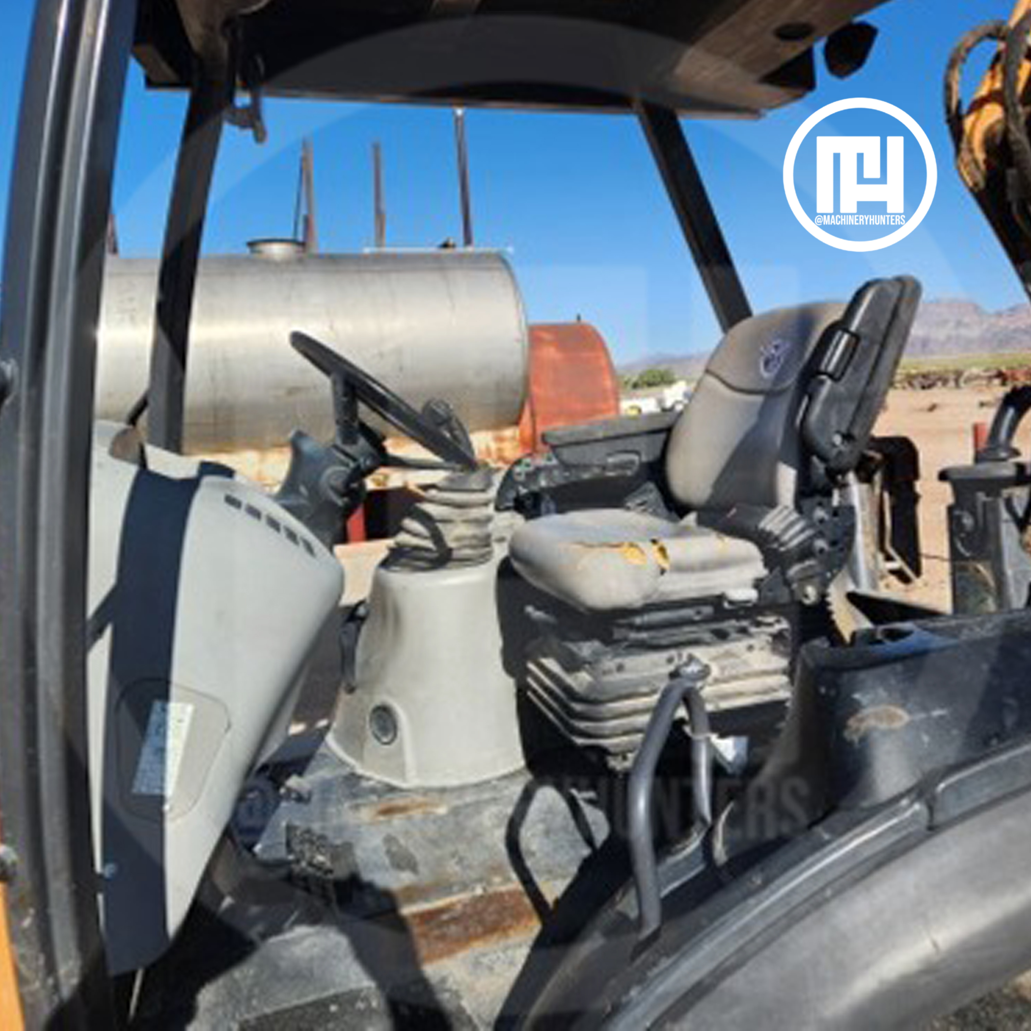 Interior de cabina de Retroexcavadora Case 580N EP 2019