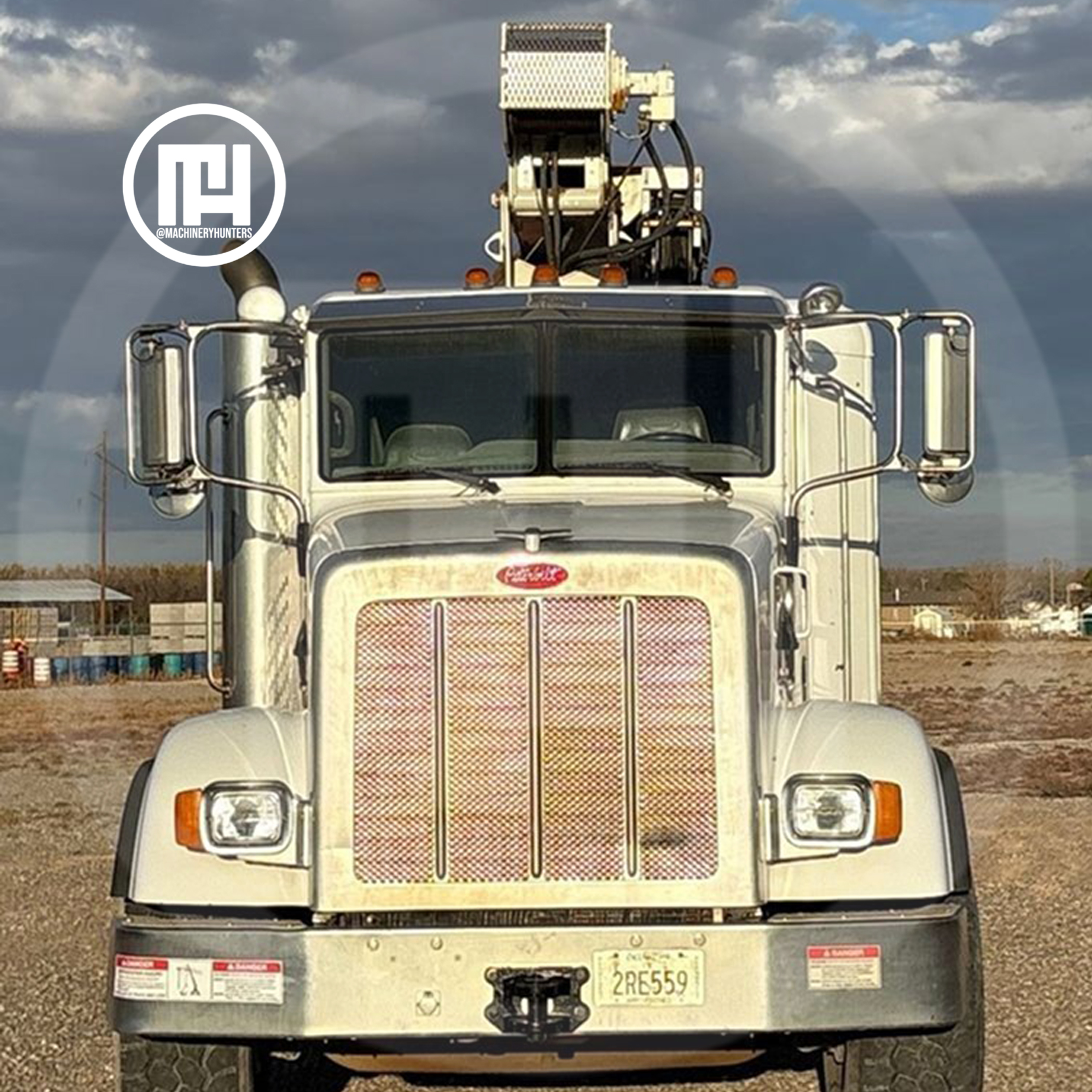 Frente del camión Peterbilt 365 con National 800D 2011